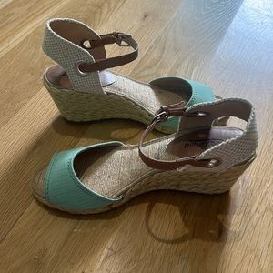 Size 7.5 Lucky Brand espadrilles!